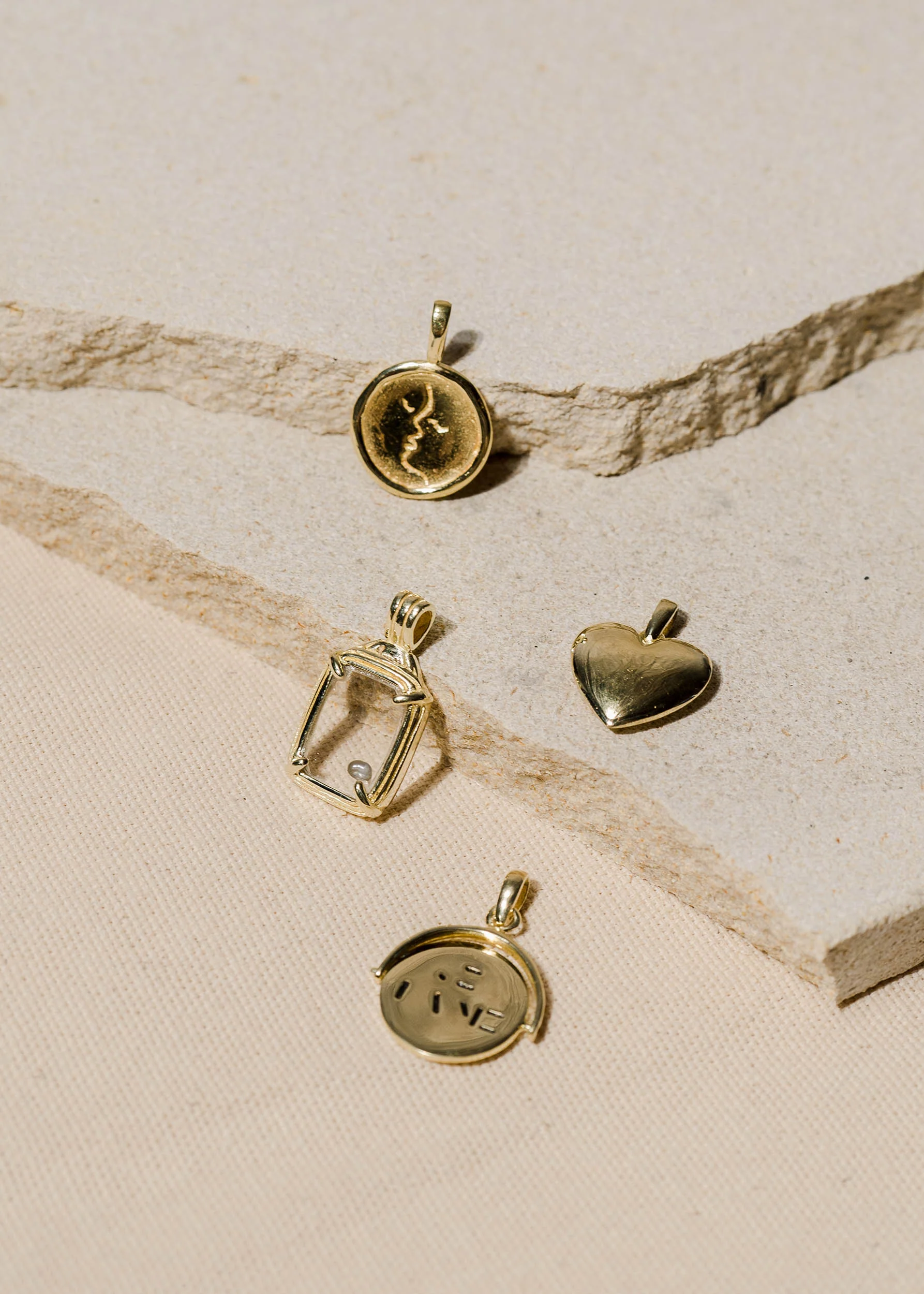 The Kiss Charm - Image 8